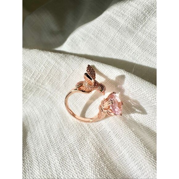 Beautiful oval light pink cubic zirconia adjustable hummingbird ring - Picture 4 of 8